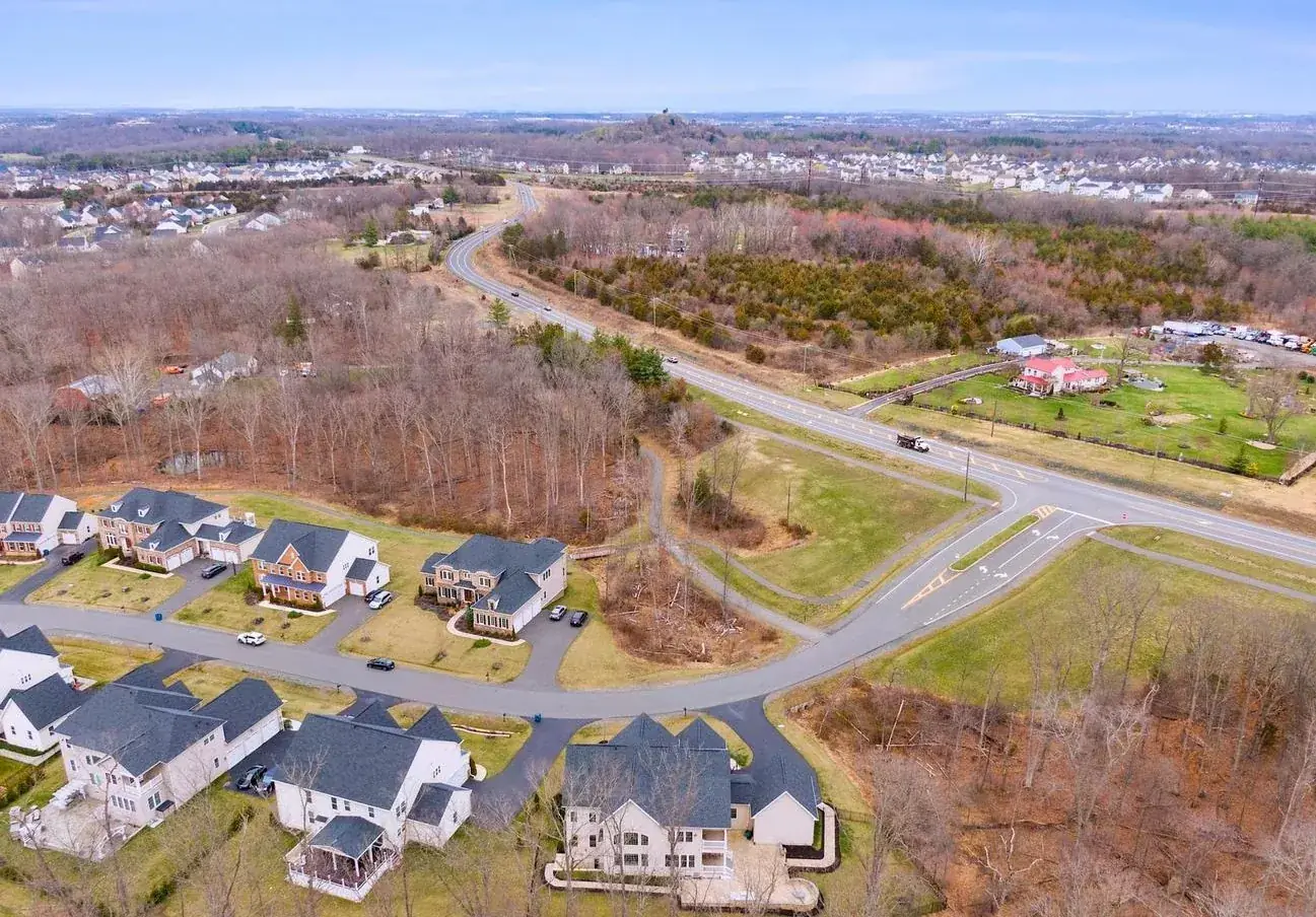 Aerial view of a Chantilly, Virginia residential neighborhood